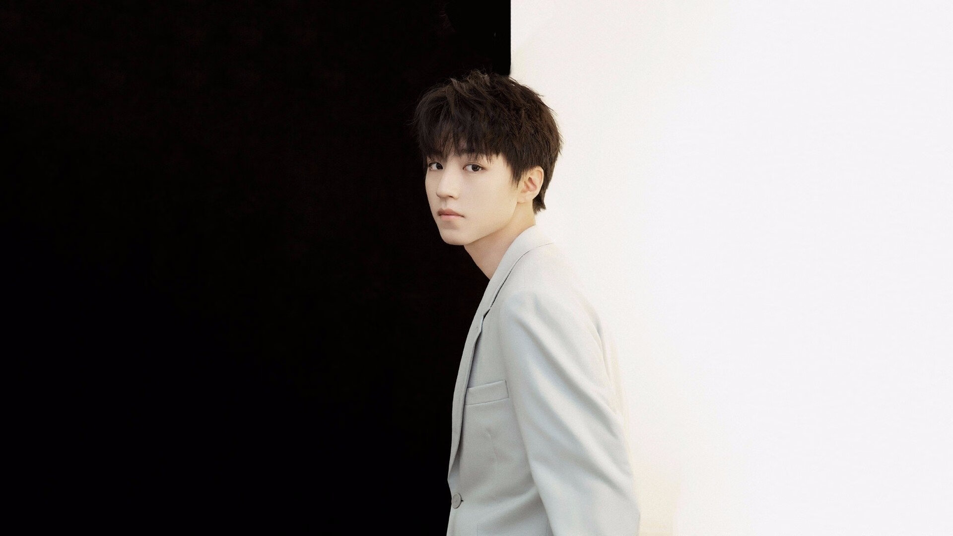 “冠军悬念持续升级:排名变幻牵动百万粉丝心”,《冠军》