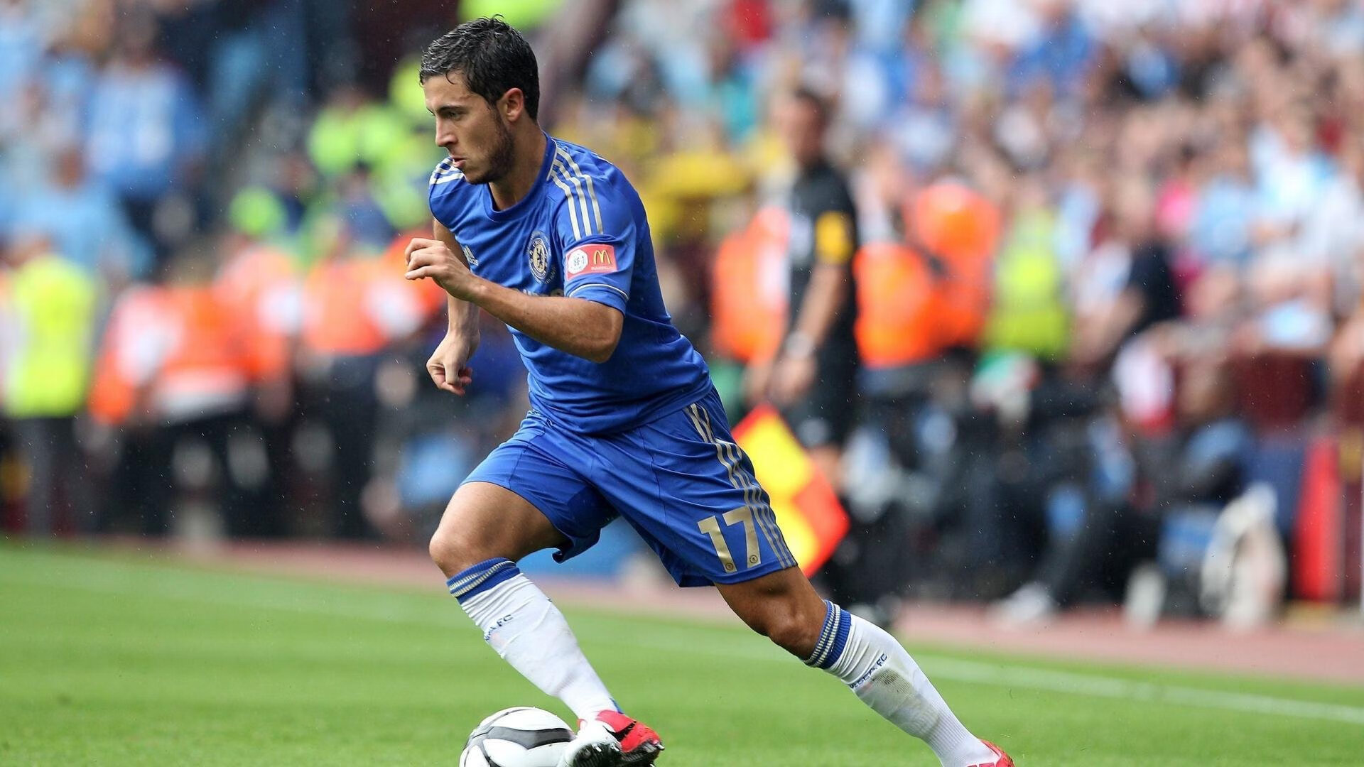 国足新秀表现抢眼，未来可期，国足新帅下周到位