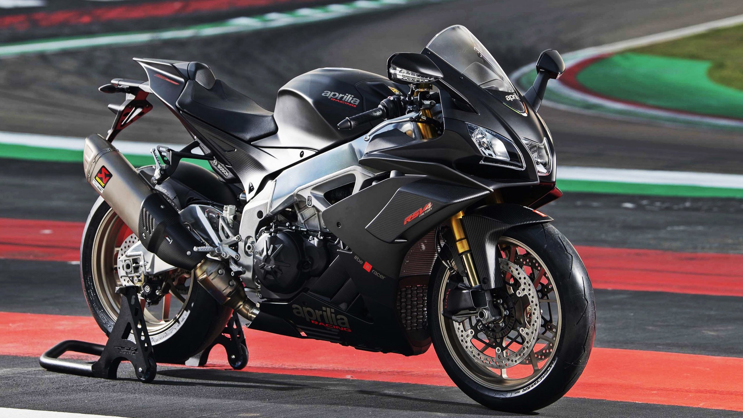 意甲经典对决:尤文图斯迎战AC米兰,冠军争夺白热化,尤文图斯vsac米兰意大利杯